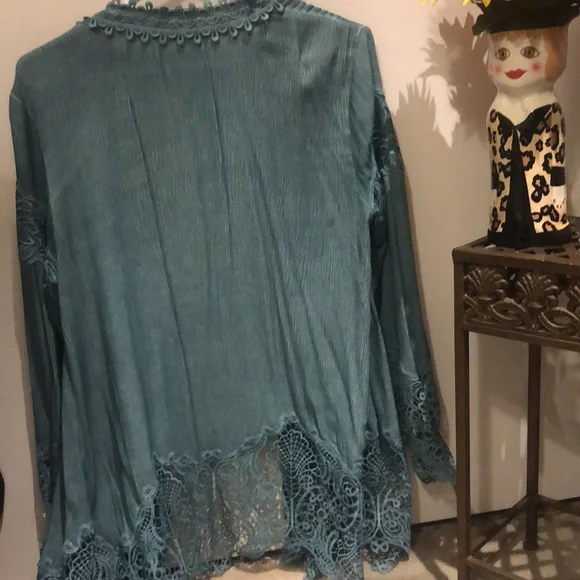 Beautiful vintage boho jacket with gorgeous lace details on sleeve and the hem. - Picture 14 of 16